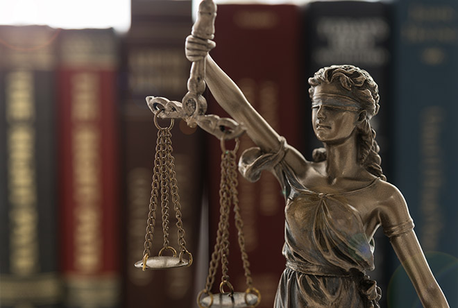 blindfolded justice statue